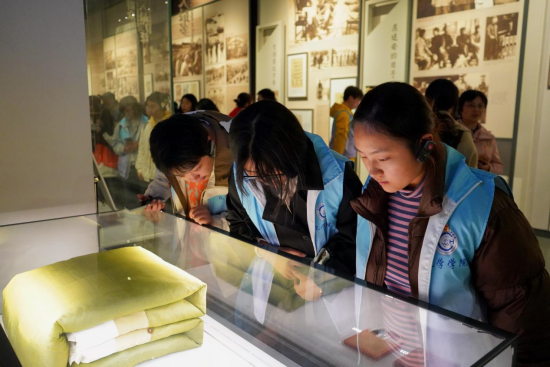 图为学生在馆中参观。bw西汉姆联中文供图